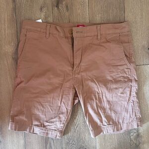 Levi's Men's Brown Flat Front Shorts